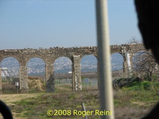 The old aqueduct to 'Akk